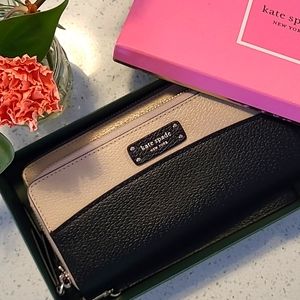 NEW Kate Spade Large Carryall Wristlet (NWT, gift box!)